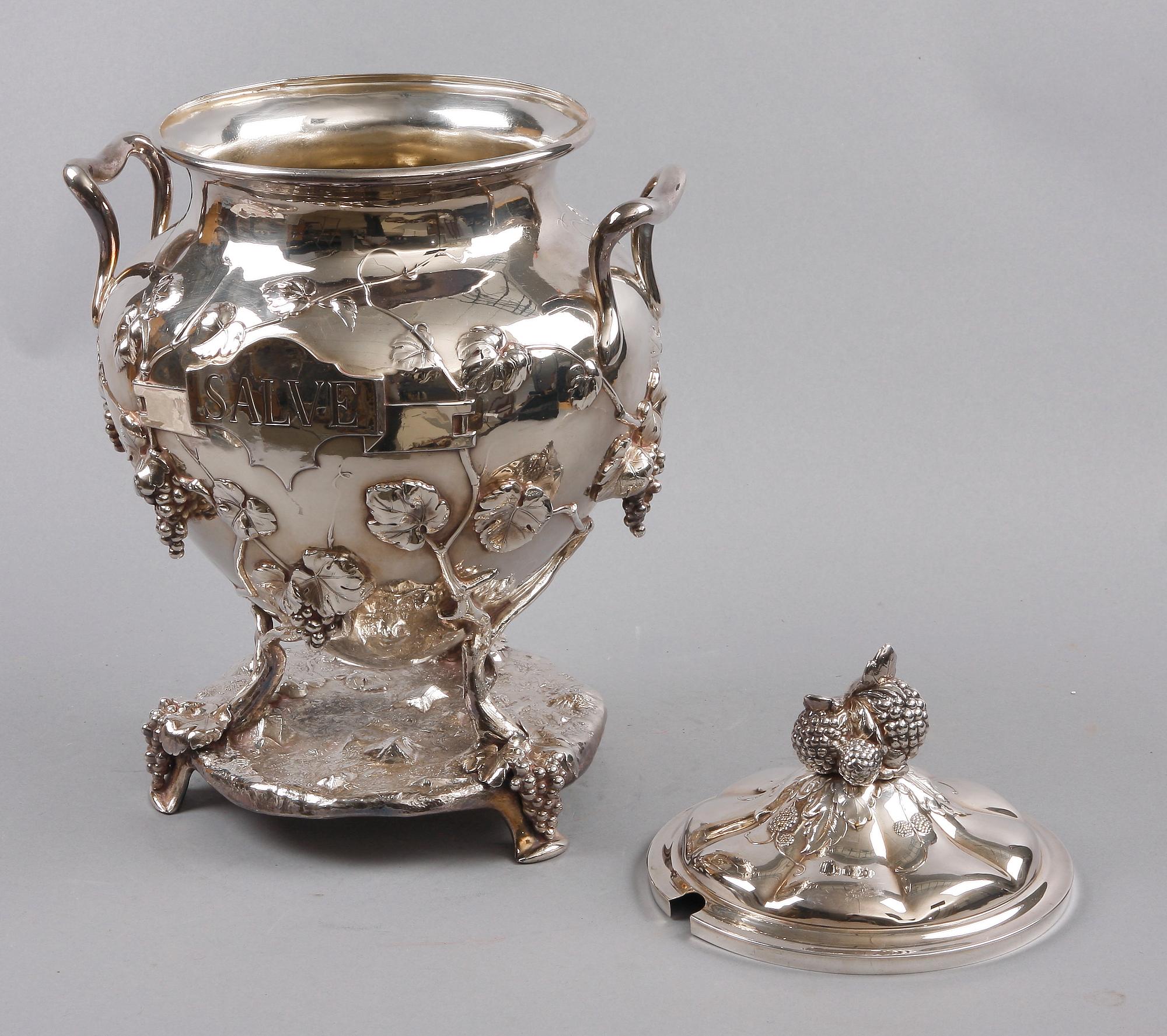 PUNCHTERRIN med LOCK, nysilver. Märkt WMF.