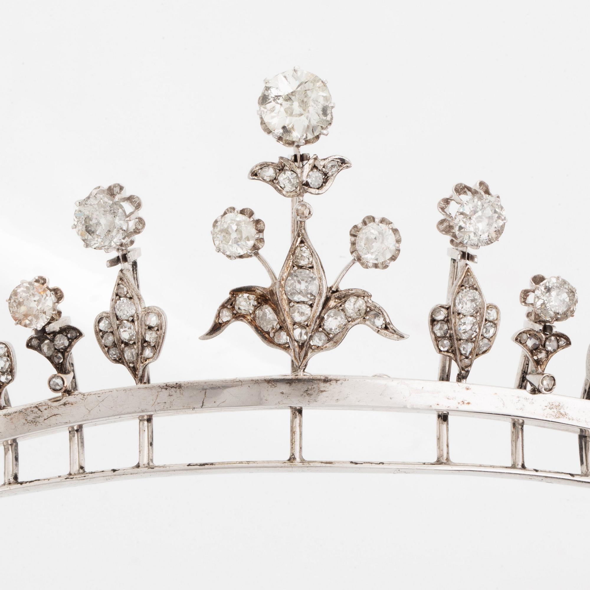 Tiara/Collier Hugo Strömdahl 18K vitguld med gammal- och rosenslipade diamanter.