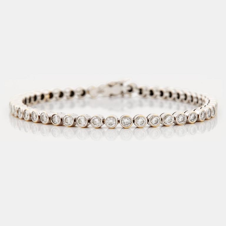 A brilliant cut diamond bracelet.