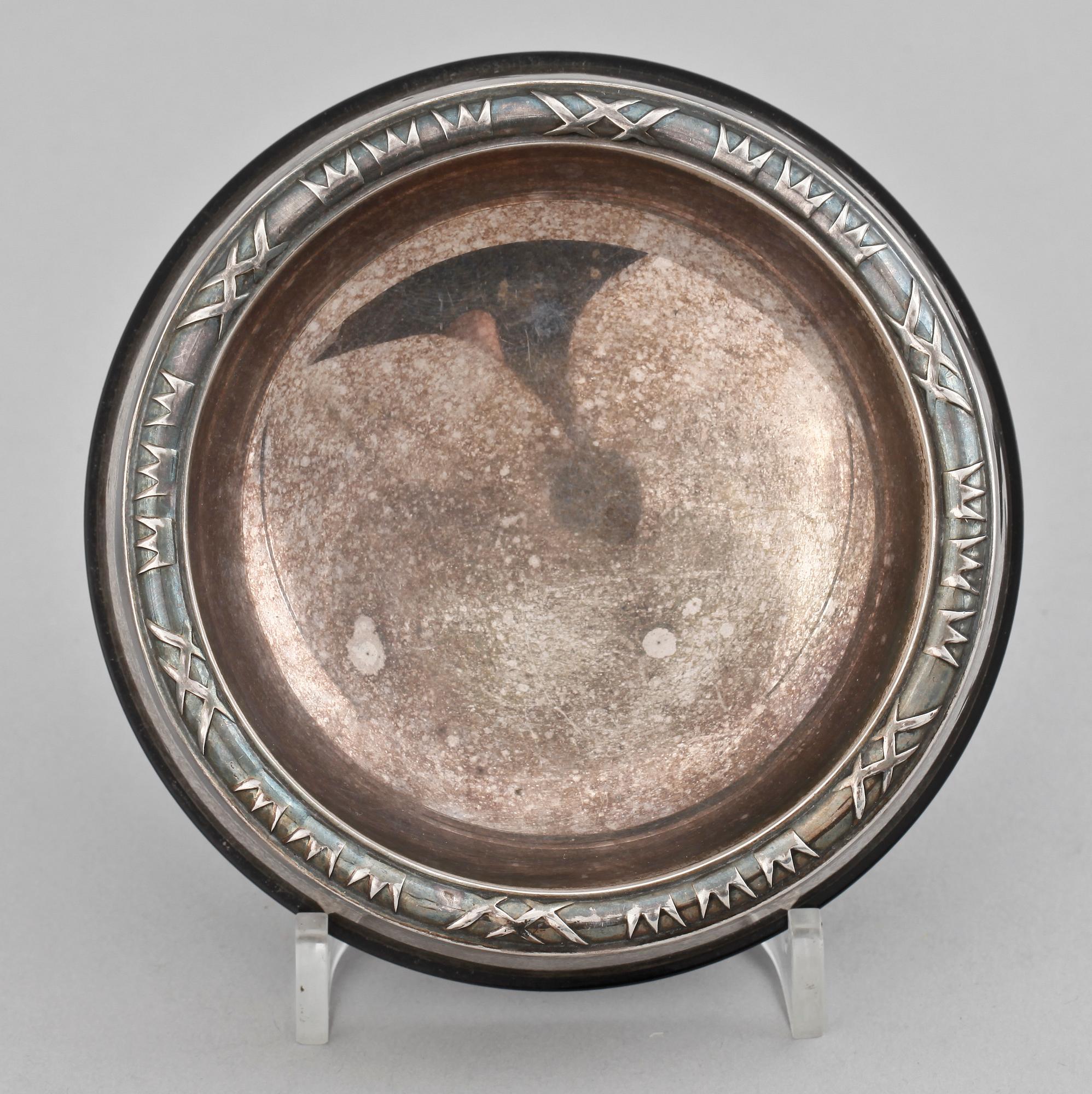 ASKFAT, silver, bakelit, Vera Ferngren, CG Hallberg, Stockholm 1961. Totalvikt ca 160 gram.