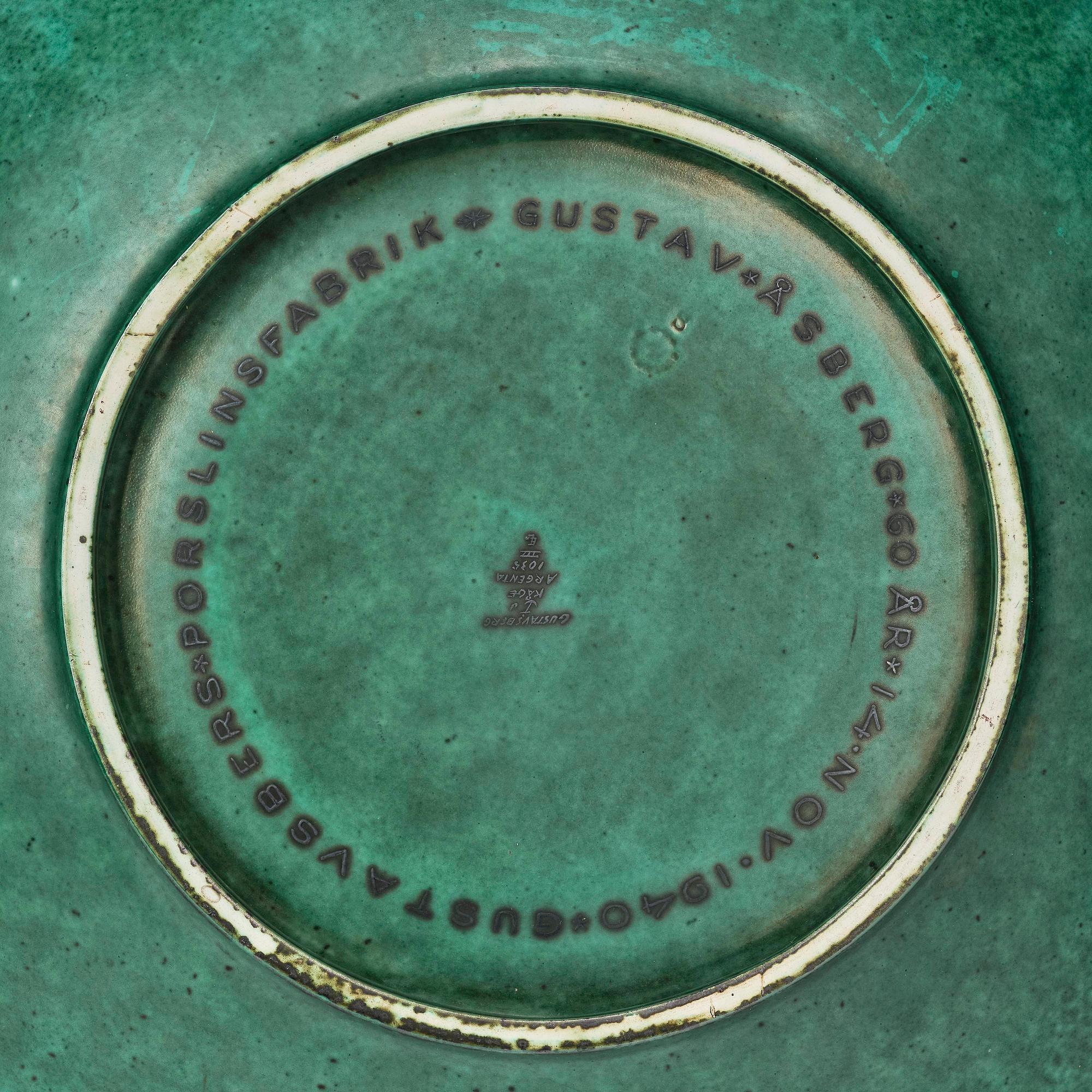 Wilhelm Kåge, an Argenta stoneware dish, model 1035, Gustavsberg, Sweden 1940.