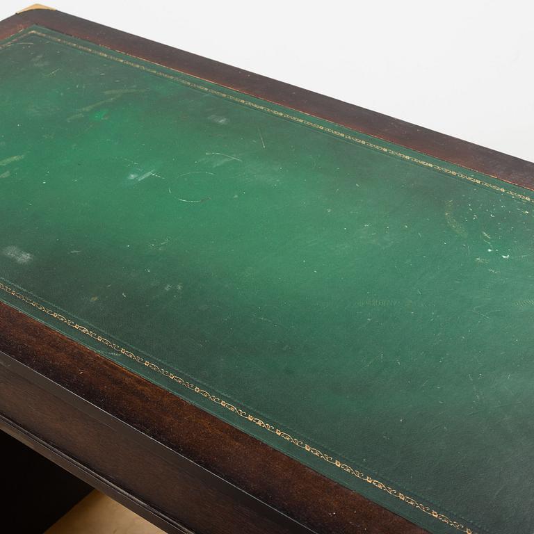 SKRIVBORD, England, 1900-talets andra hälft.