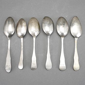 SKEDAR 6 st, silver, modell fiolskaft, olika mästare, bla Olof Ytraeus, Uppsala, 1793. Vikt ca 239g.