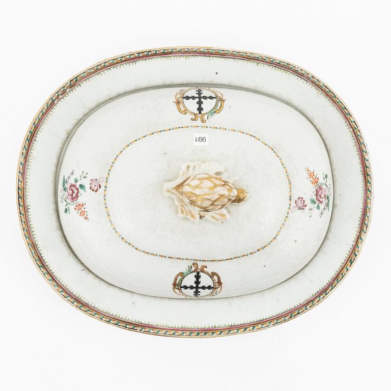 A famille rose armorial dish with cover, Qing dynasty, Qianlong (1736-95).