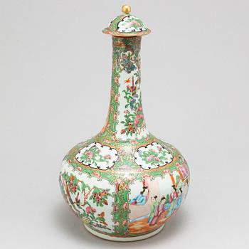 A famille rose Canton vase with cover, Qing dynasty, late 19th century.