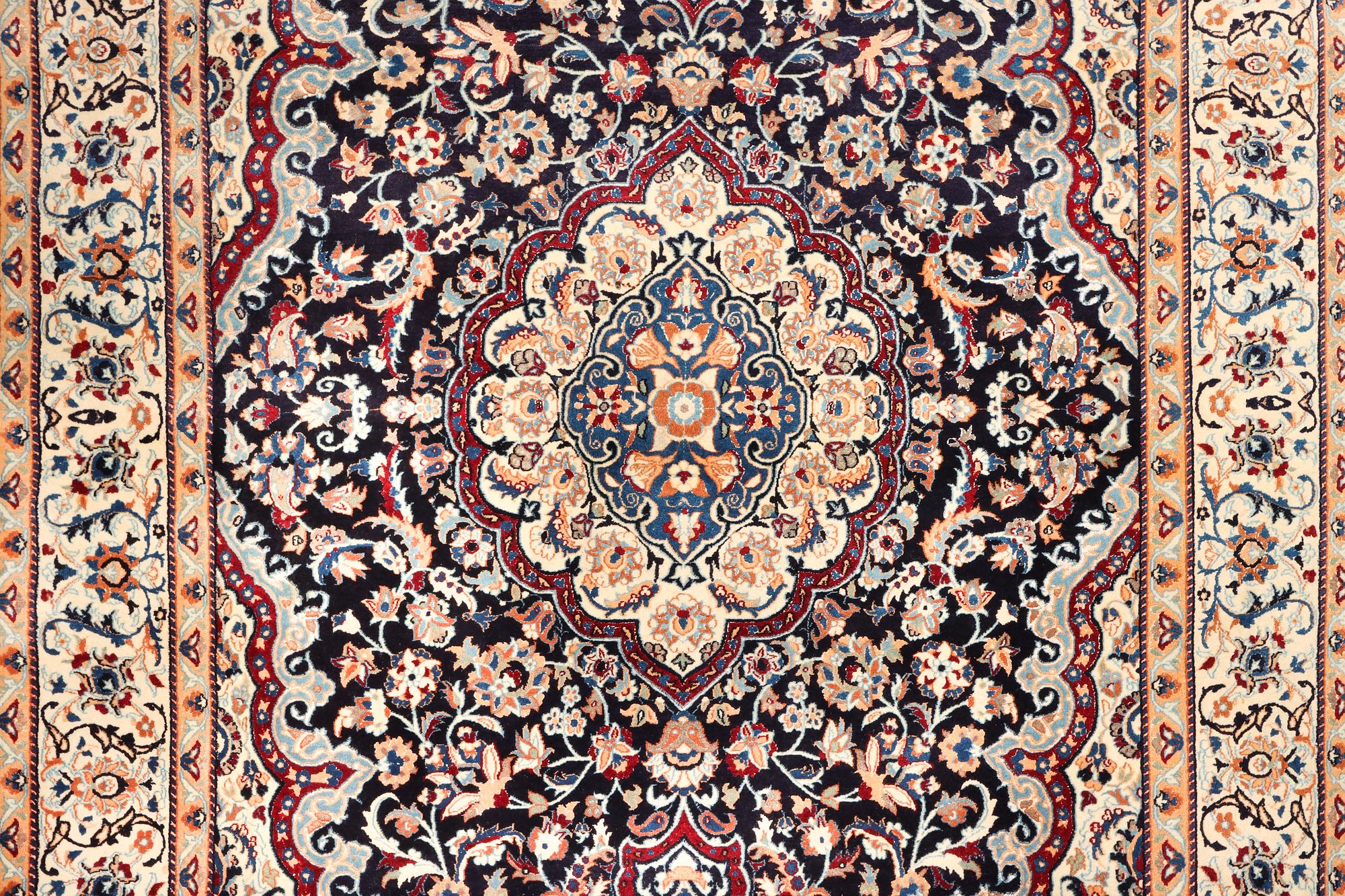 Matta, Nain, part silk, ca 302 x 204 cm.