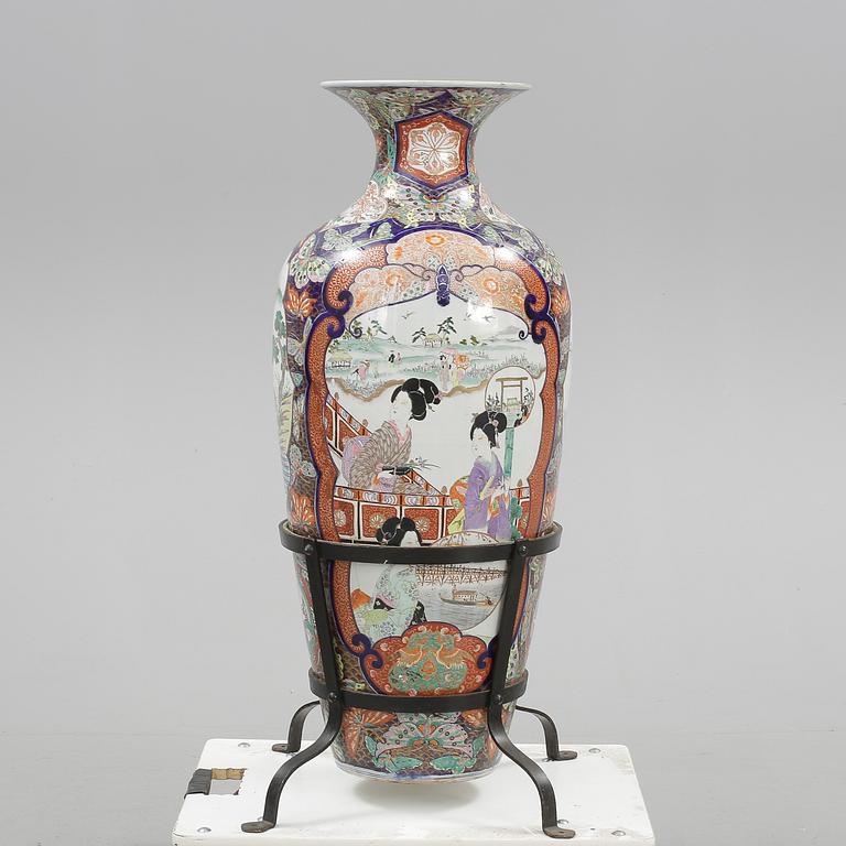 GOLVVAS, porslin, imari, Japan, 1800-tal.
