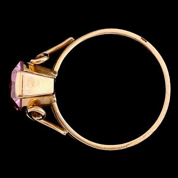 RING, 18 k guld, Pers Guldsmedja, Norrköping 1994. Vikt 6 g.