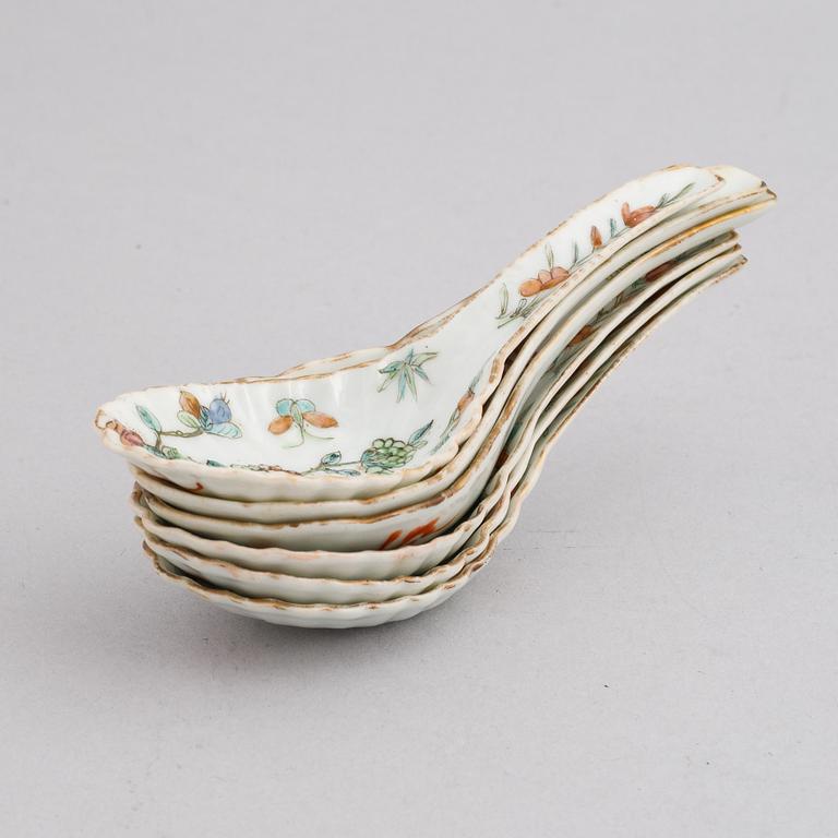 A set of six Chinese porcelain spoons, around the year 1900.