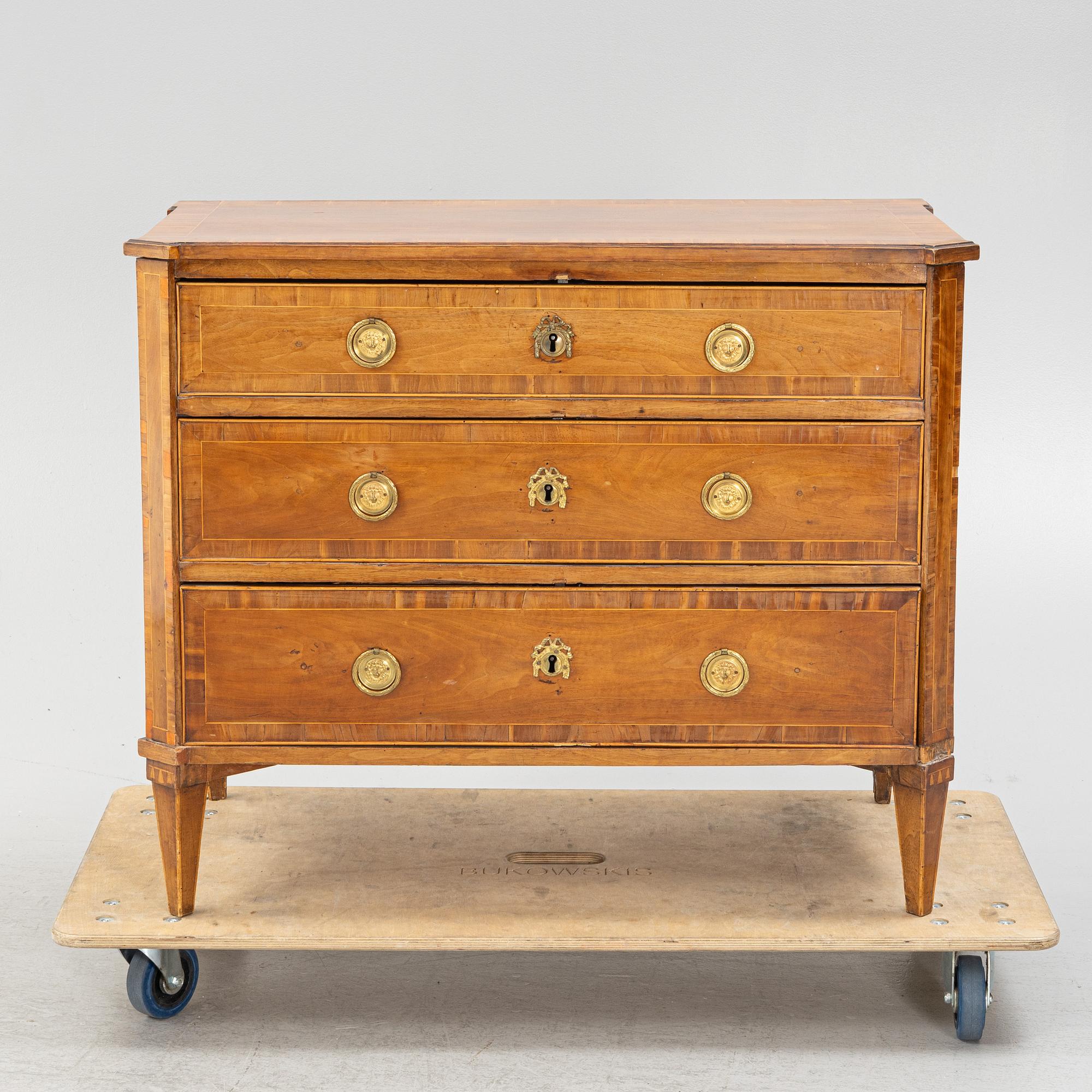 A Gustavian chest of drawers, late 18th century.