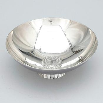 SKÅL, sterlingsilver, Sigvard Bernadotte, Georg Jensen, design nr 823. Vikt ca 273 gram.