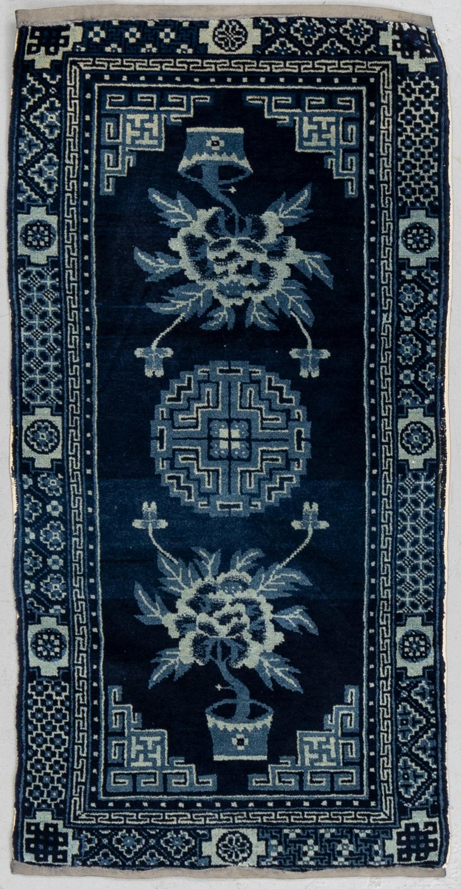 A rug, semi-antique Baotou, ca 121-122 x 59-61 cm.