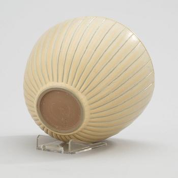 A Wilhelm Kåge stoneware bowl, Gustavsberg Studio 1940.