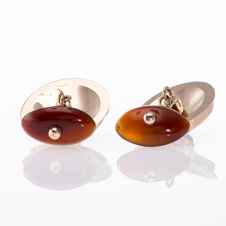 KALVOSINNAPIT, 14K kultaa, emalointia, granaatit, meripihkaa. Venäläiset leimat. Paino yht. 12,6 g.