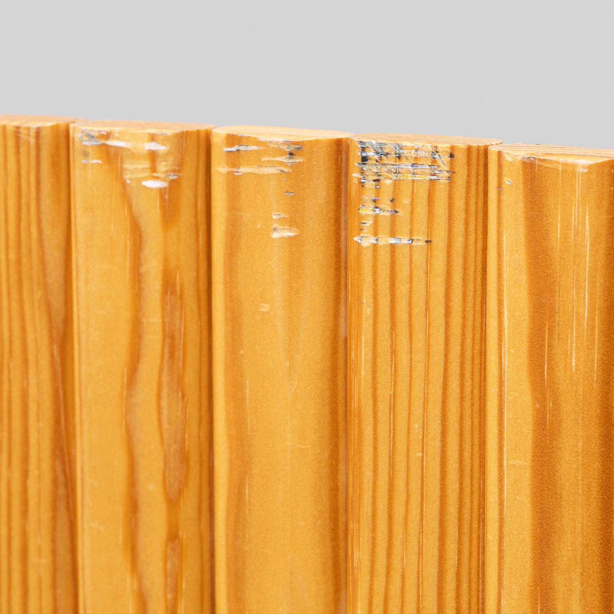 A model 100 screen by Alvar Aalto, Artek, designed 1936.