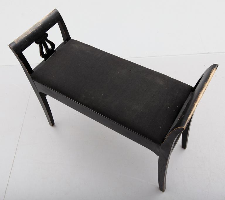 PIANOBÄNK, 1900-talets första hälft.