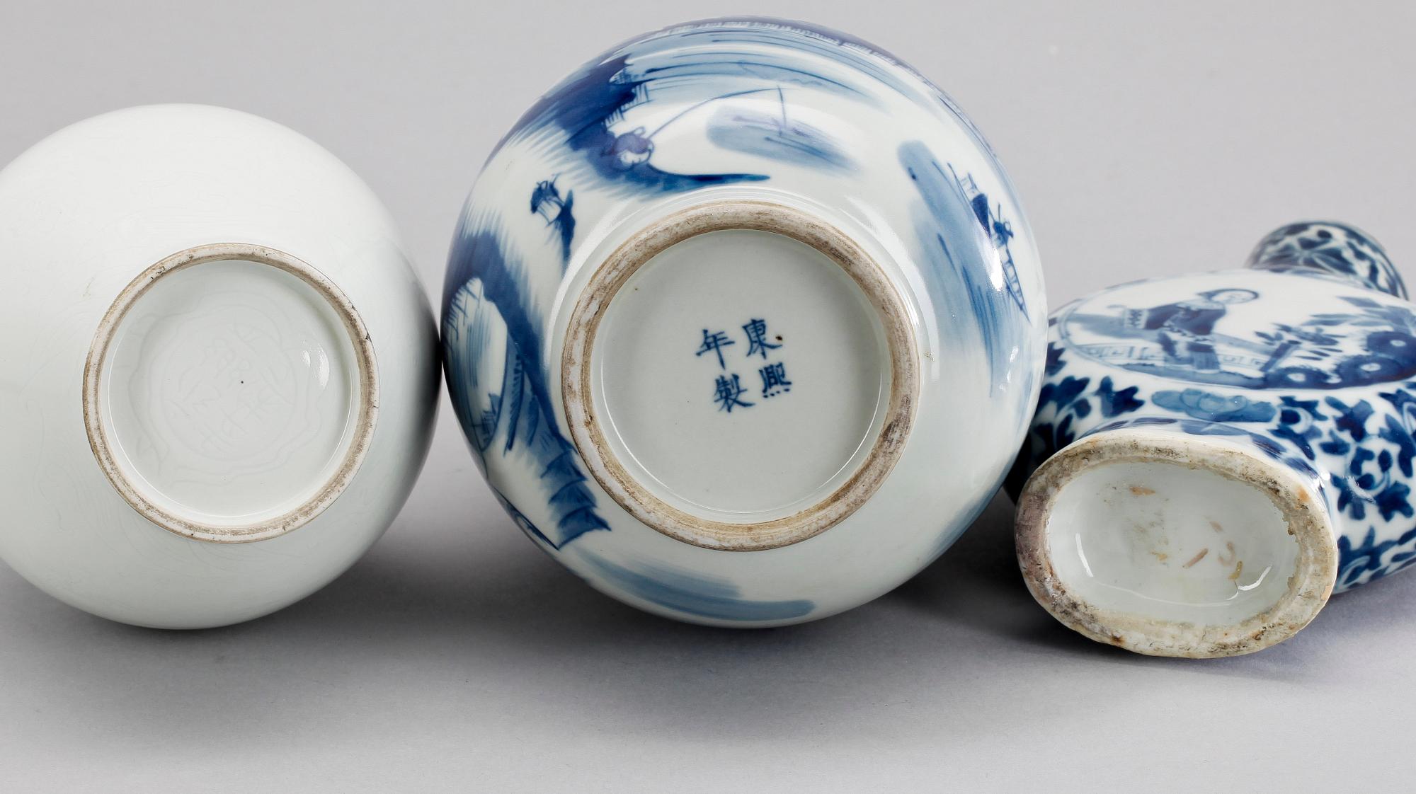 VASER, tre stycken, porslin. Kina, 1900-tal.