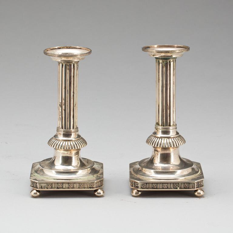 LJUSSTAKAR, ett par, silver. Bernt Erlandsson(1867-1917).  Kristianstad, 1905. Ca 420 gram.