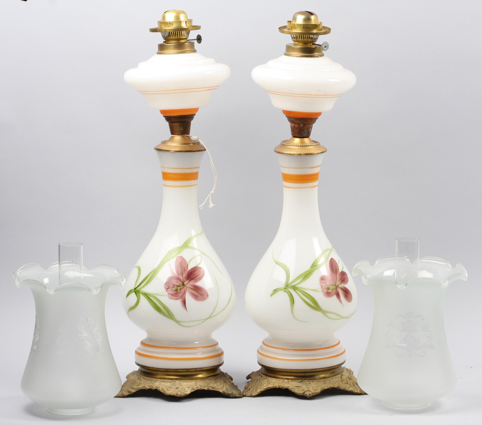 BORDSFOTOGENLAMPOR, ett par. Jugend, 1900-talets början.