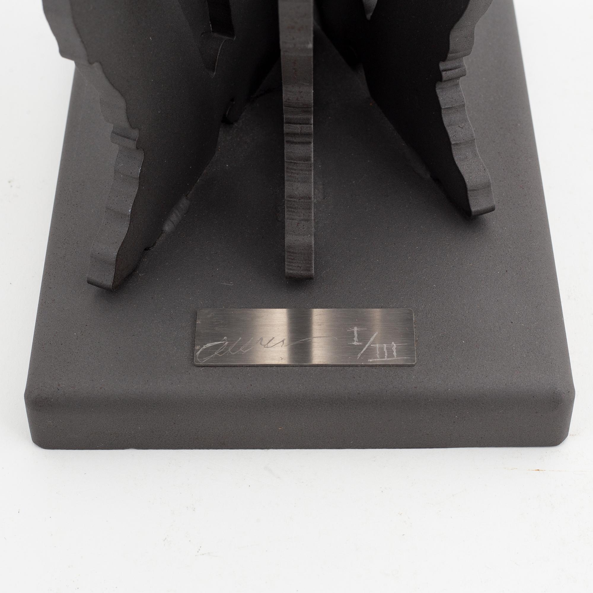 Arman, skulptur, järn, signerad Arman och numrerad I/III på plakett.