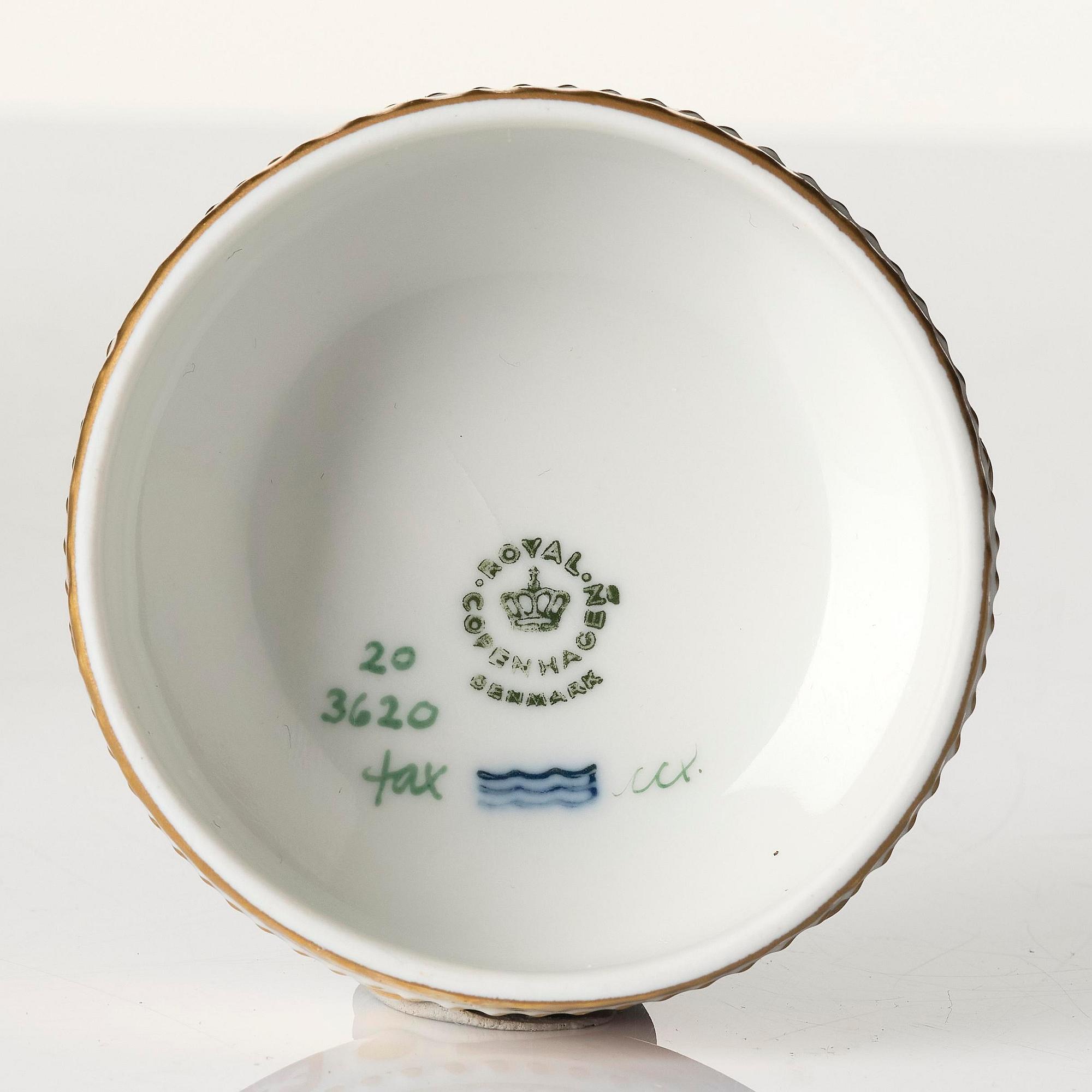 A Royal Copenhagen 'Flora Danica' coffee pot with cover, Denmark, 20th century.