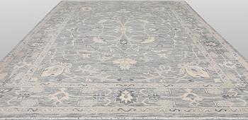 A carpet, Ziegler design, approx. 427 x 305 cm.