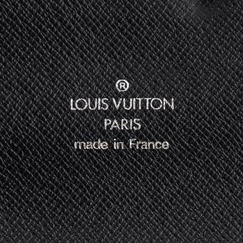 Louis Vuitton, A black taiga case.