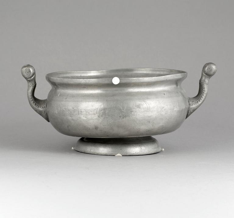 KALLSKÅL, tenn, 17/1800-tal.
