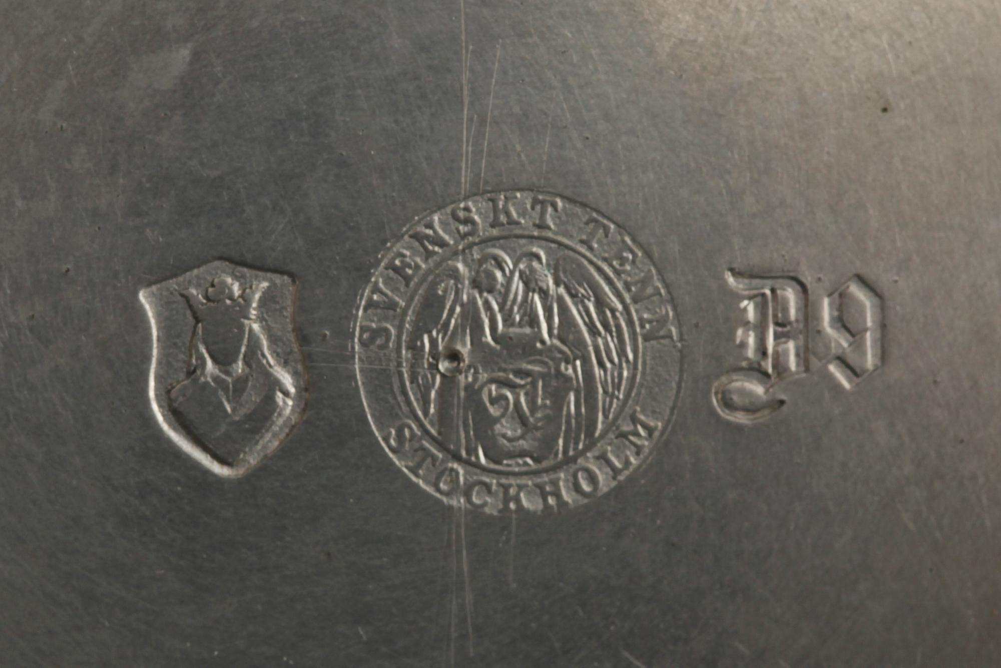 SKÅLFAT, tenn. Firma Svenskt Tenn. 1900-talets första hälft.