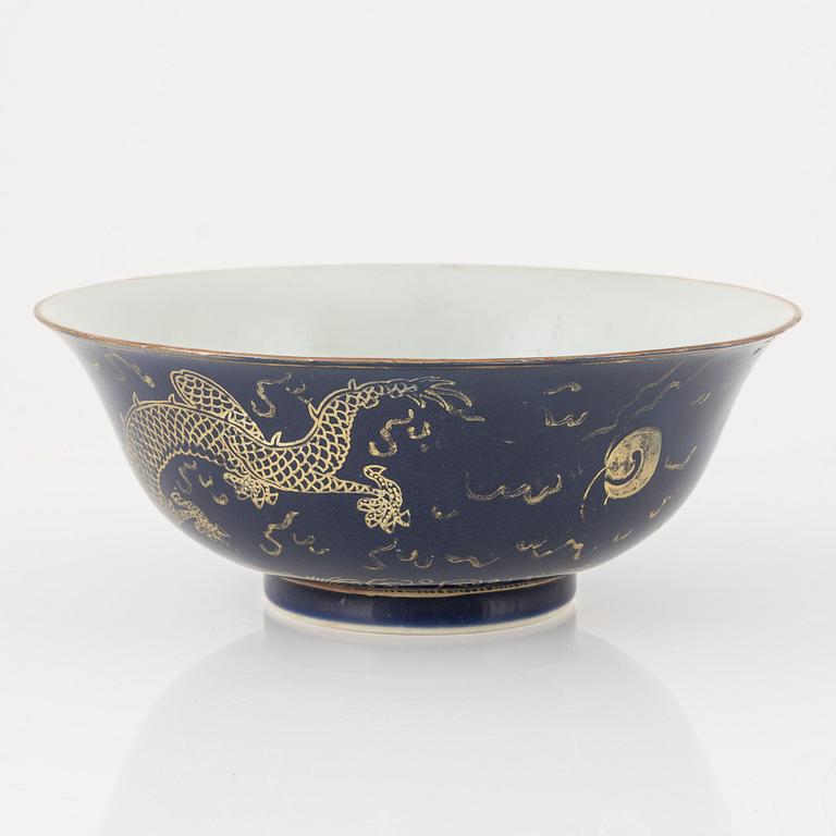 A Chinese bowl decorated with five clawed dragons, Qing dynasty with Qianlong mark.