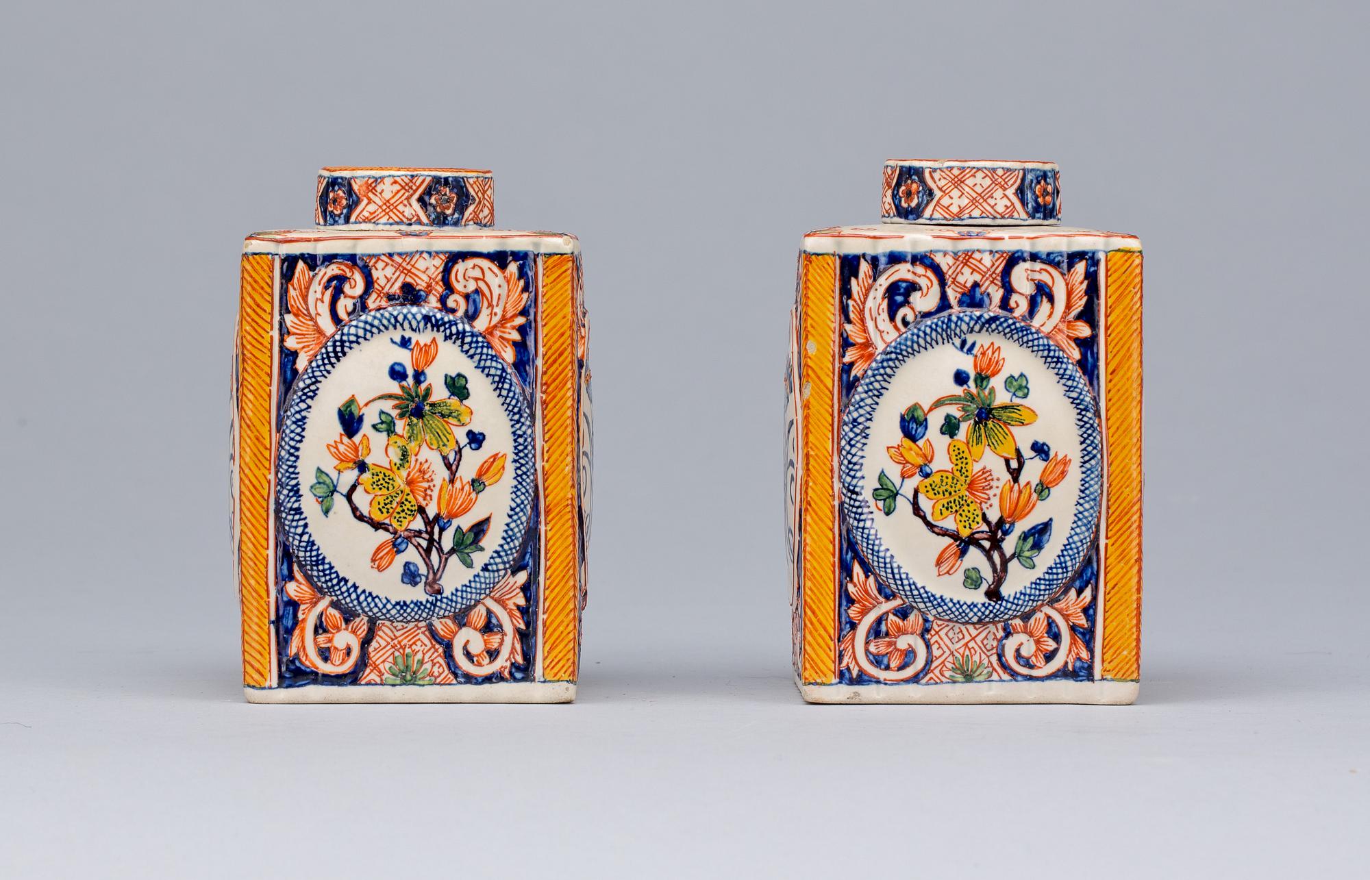 TEDOSOR, ett par, fajans, 1800/1900-tal.