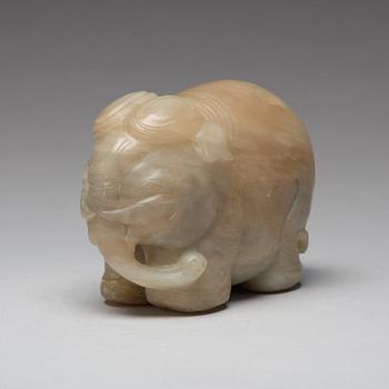 ELEFANT, nefrit. Kina, troligen 1900-tal.