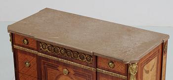 BYRÅ, gustaviansk stil, 1900-talets första hälft.