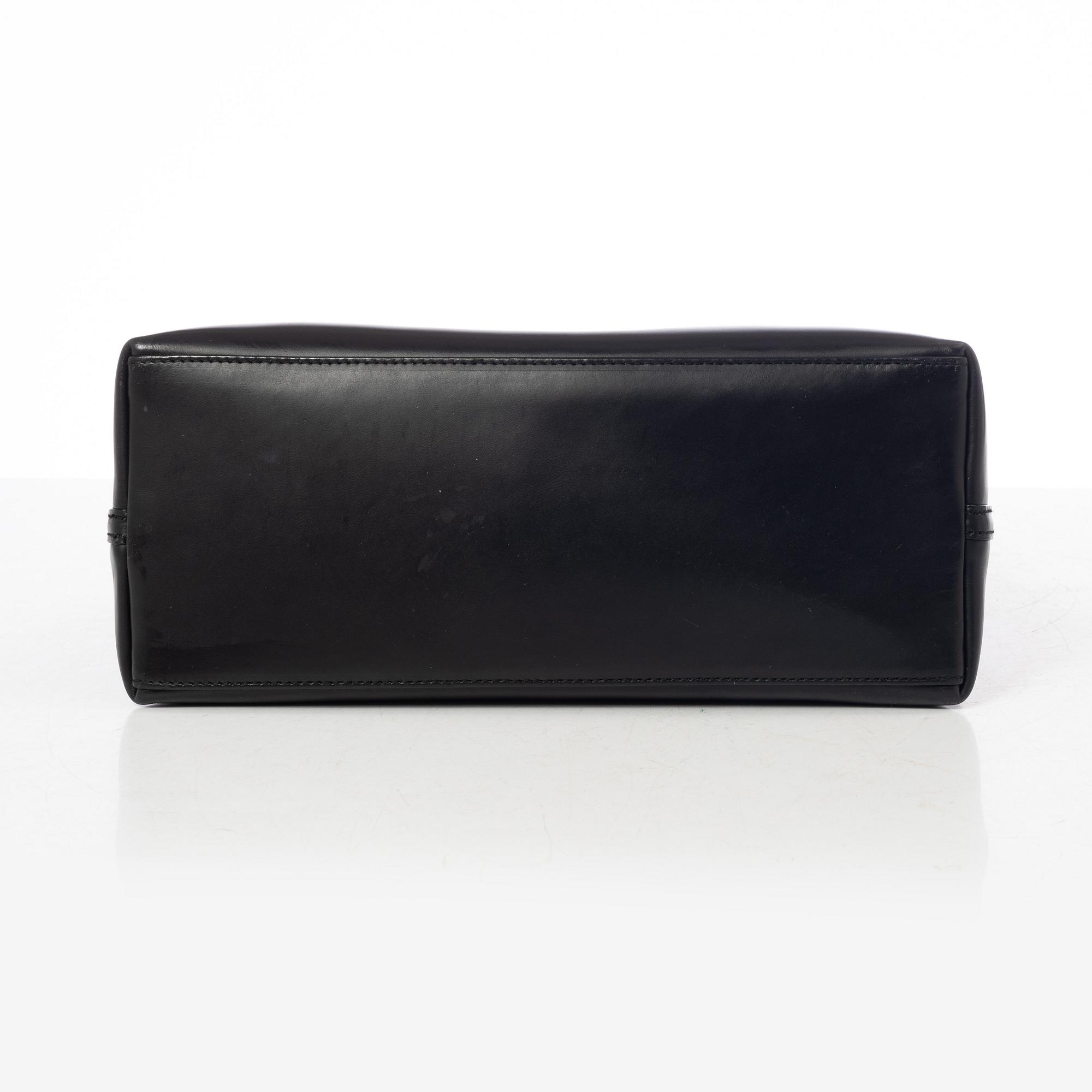 Gucci, A black leather bag.