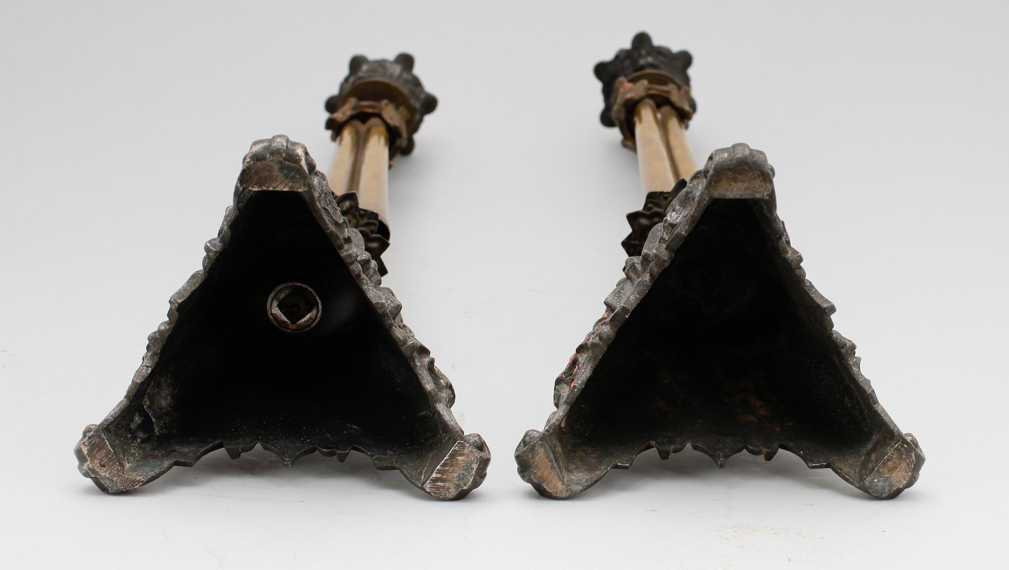 LJUSSTAKAR, 1 par, mässing och metall, 1800-tal.