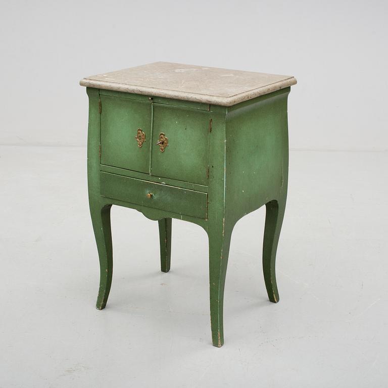 POTTSKÅP, rokokostil, omkring sekelskiftet 1900.