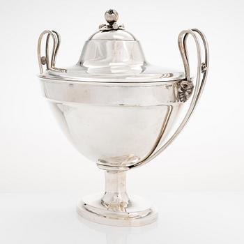 A German silver tureen, Leipzig/ Weissenfels, around year 1800.