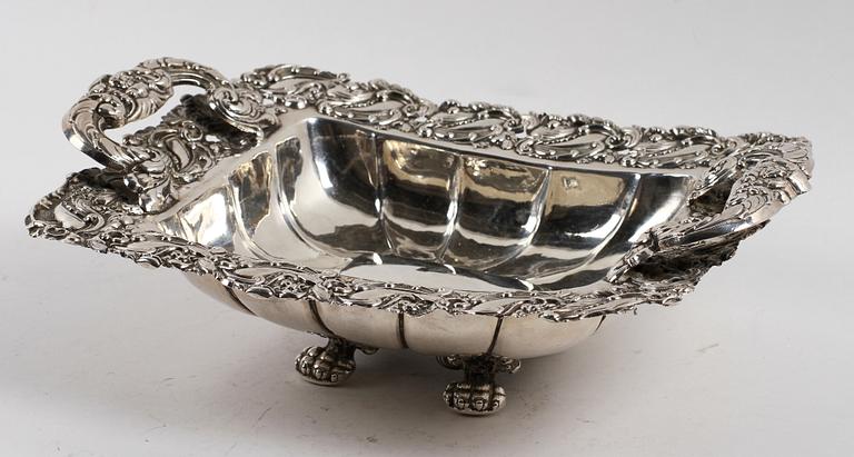 SKÅL, silver, nyrokoko, otydl mästarstämpel, Stockholm, 1800-tal. Vikt ca 318 gram.