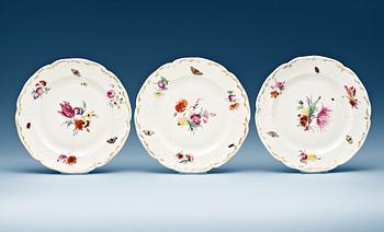 A set of 14 Berlin dinner plates, 18th Century.