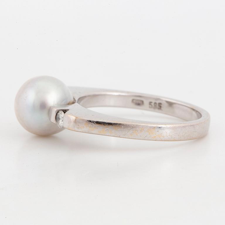 White gold, pearl and brilliant-cut diamond ring.