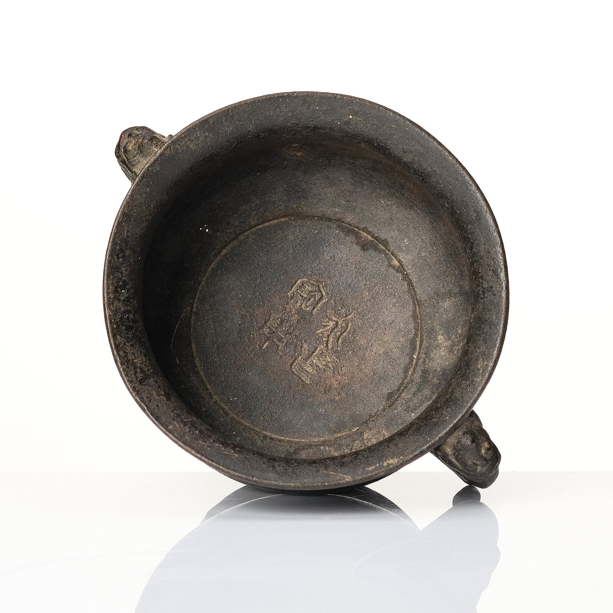 A bronze censer, late Ming dynasty (1368-1644).