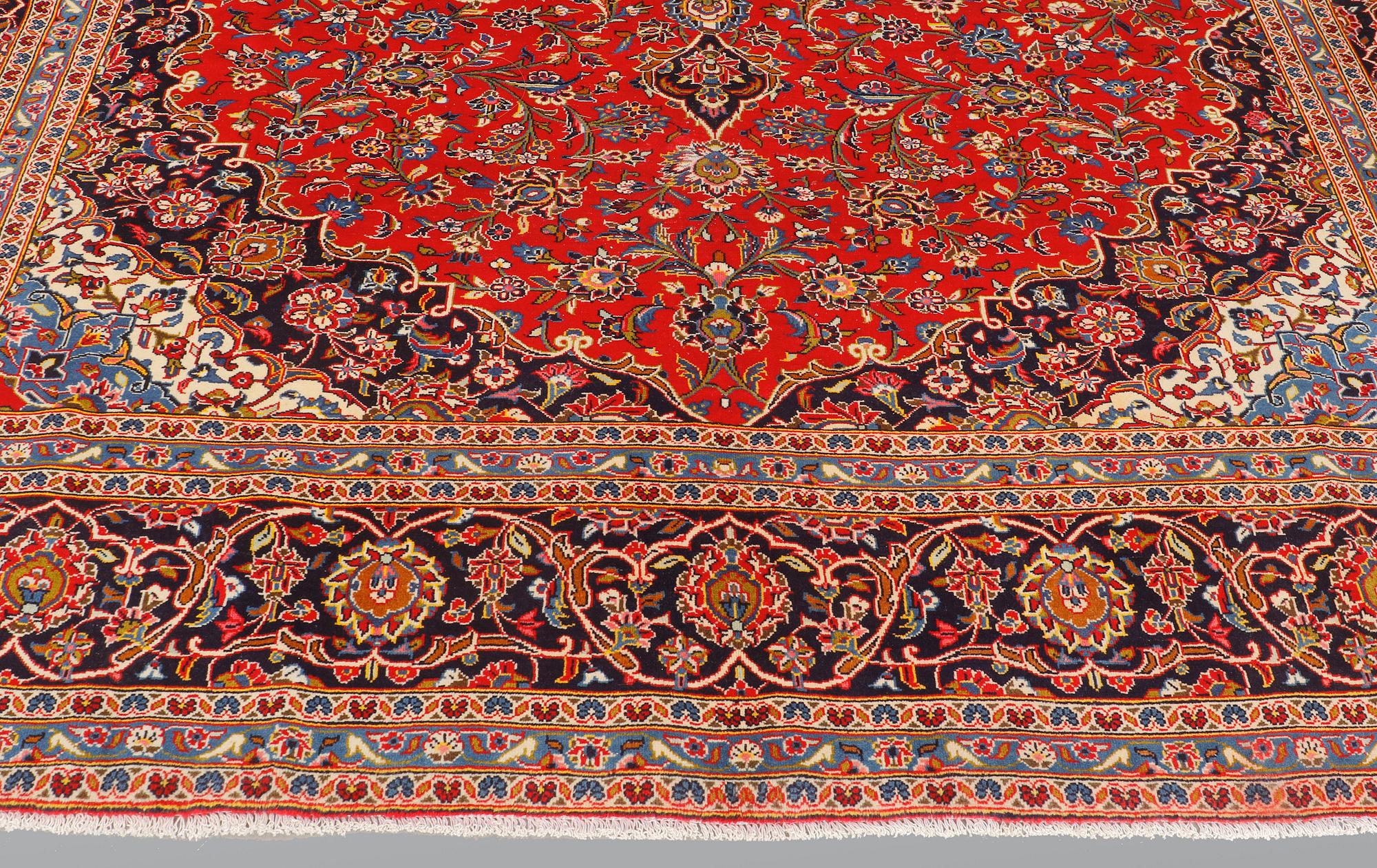A carpet, Kashan, ca 410 x 287 cm.