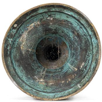 Ytterfoder med piedestal, cloisonné på mässing, Kina, omkring 1900.