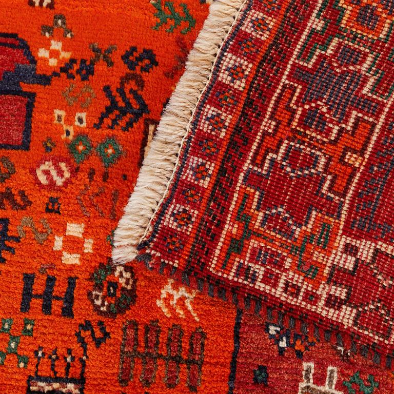 A Kashgai rug, old, 200 x 115 cm.