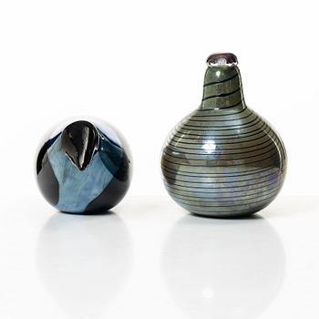 Oiva Toikka, a pair of glass birds, Nuutajärvi, Notsjö, Iittala, Finland.