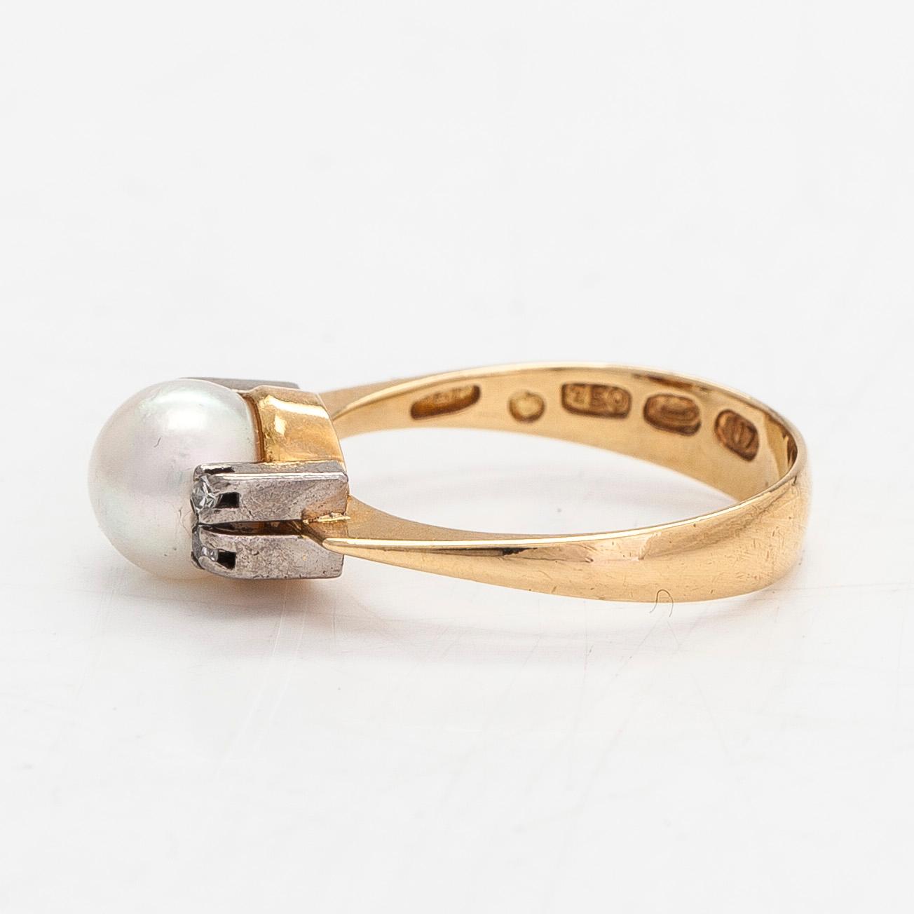 Ring, 18k guld, odlad pärla och diamanter tot ca 0.04 ct, Helsingfors 1966.