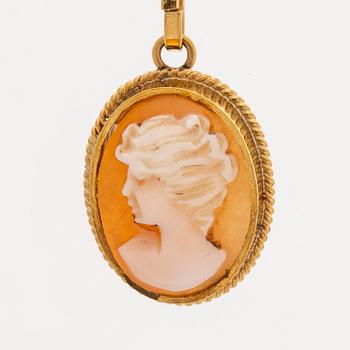PENDANT W CHAIN and RING, 18K gold and shell cameos, length approx 54 cm, G Dahlgren & Co Malmö 1962.