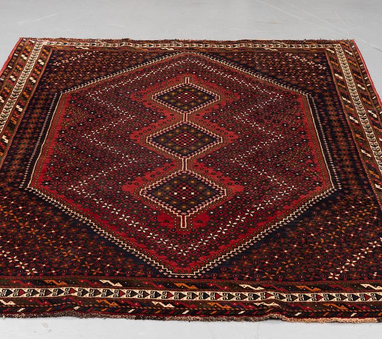 A carpet, Shiraz, ca 283 x 200 cm.