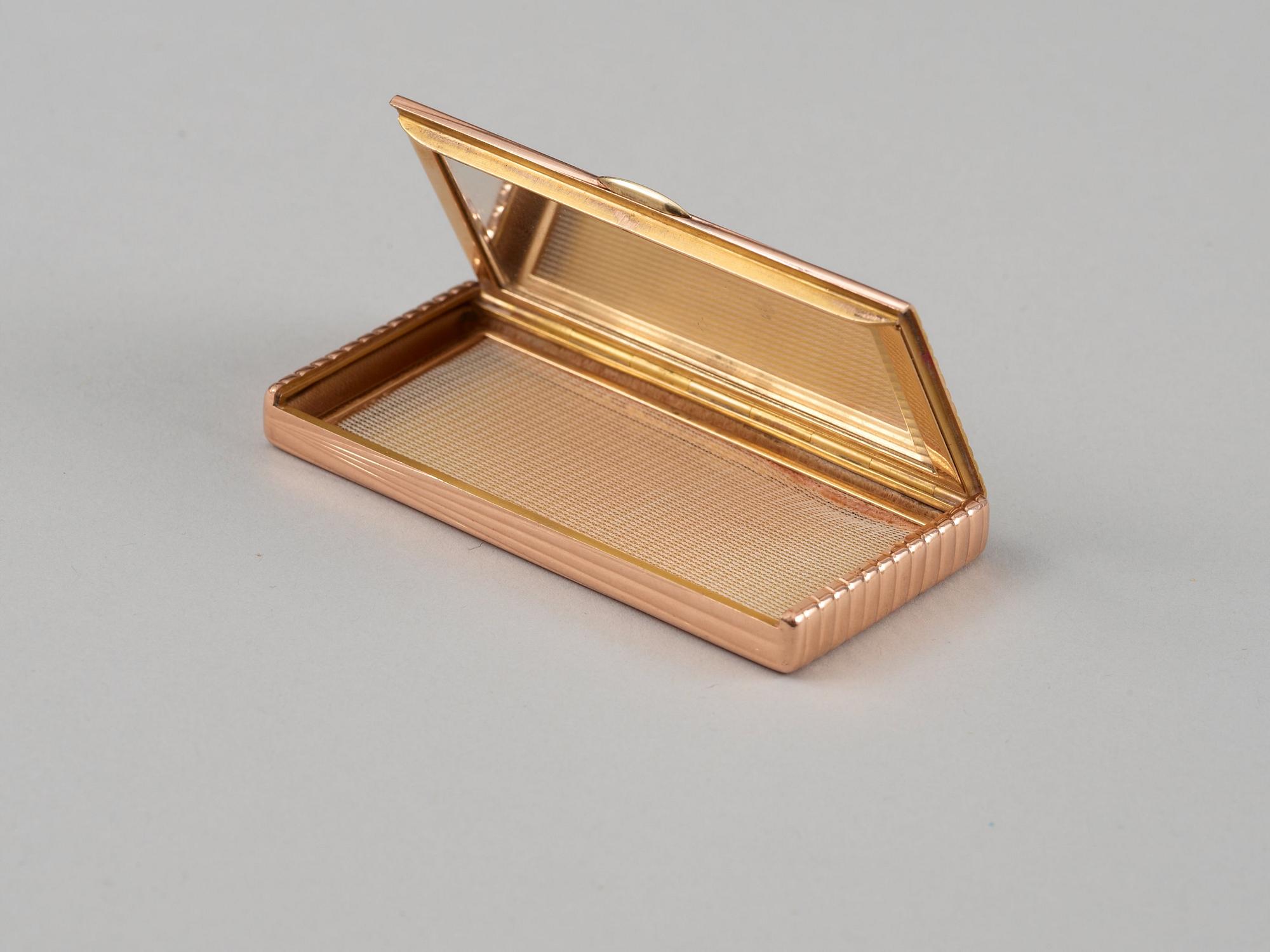 PUDERDOSA, guld med rosenslipade diamanter, FABERGÉ, av August Hollming, S:t Petersburg 1900-talets början.