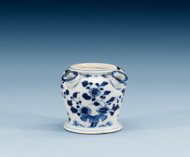 VAS, porslin. Qing dynastin, Kangxi (1662-1722).